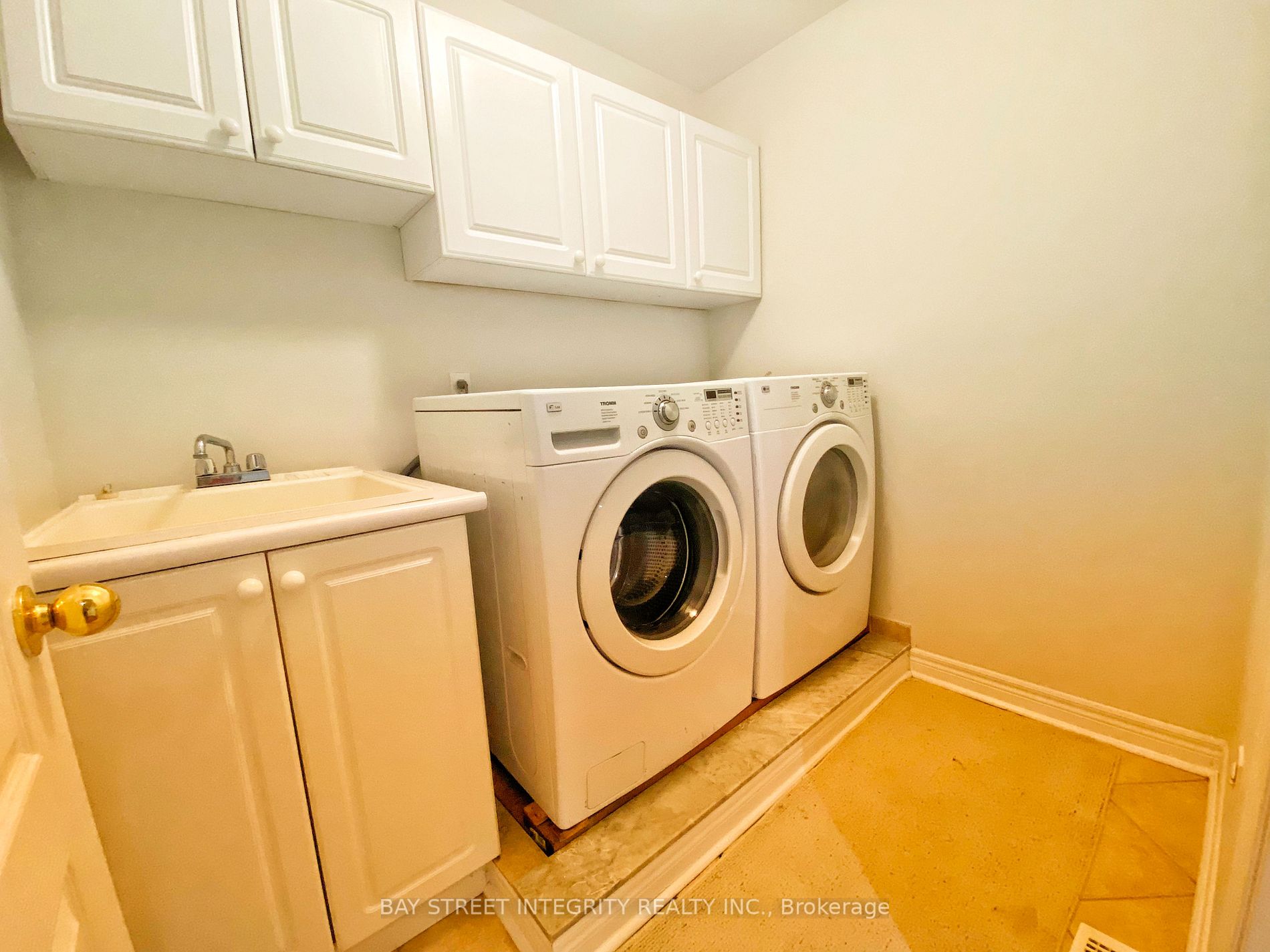 114 Red River Cres, #Main