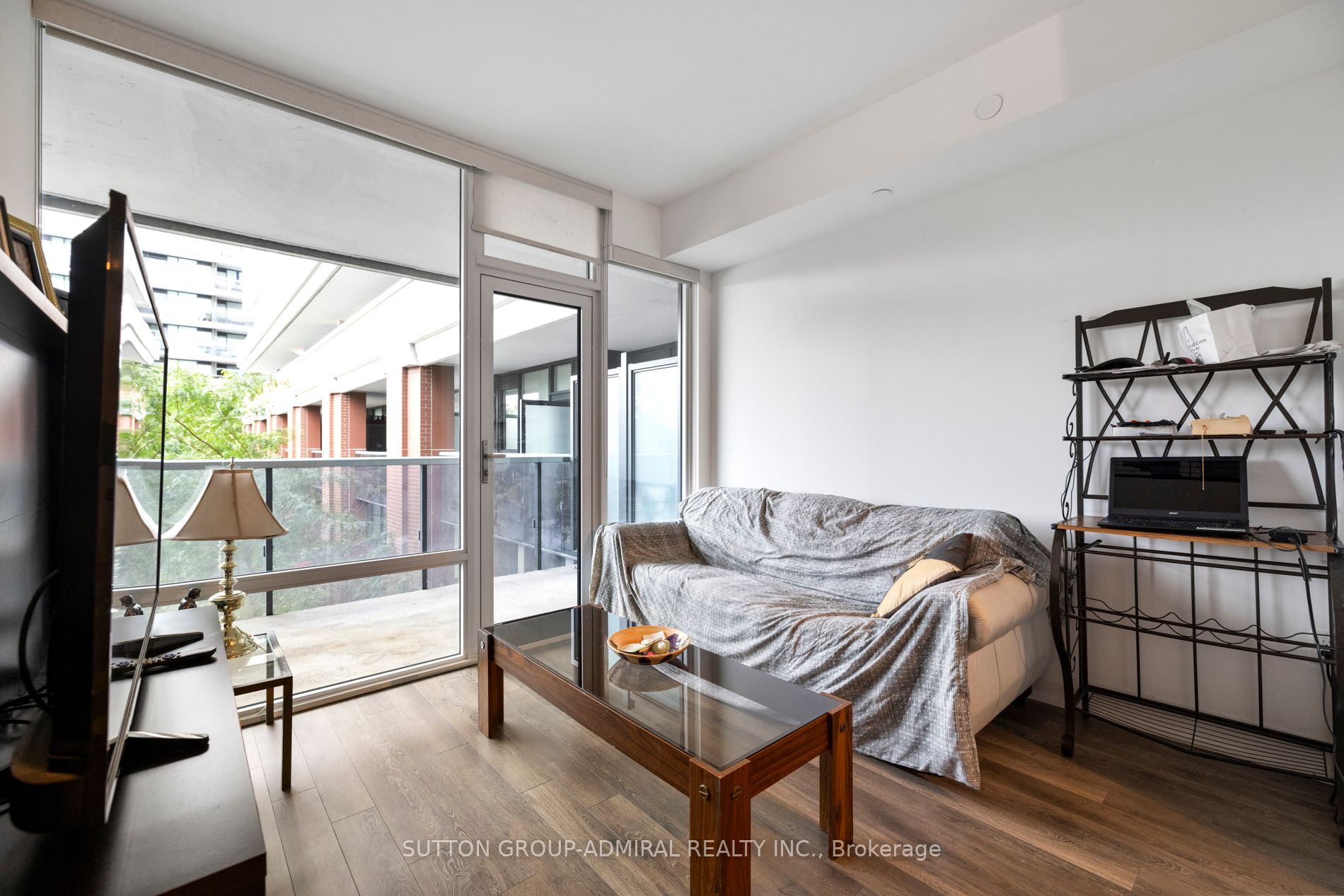 4800 Highway 7, #240