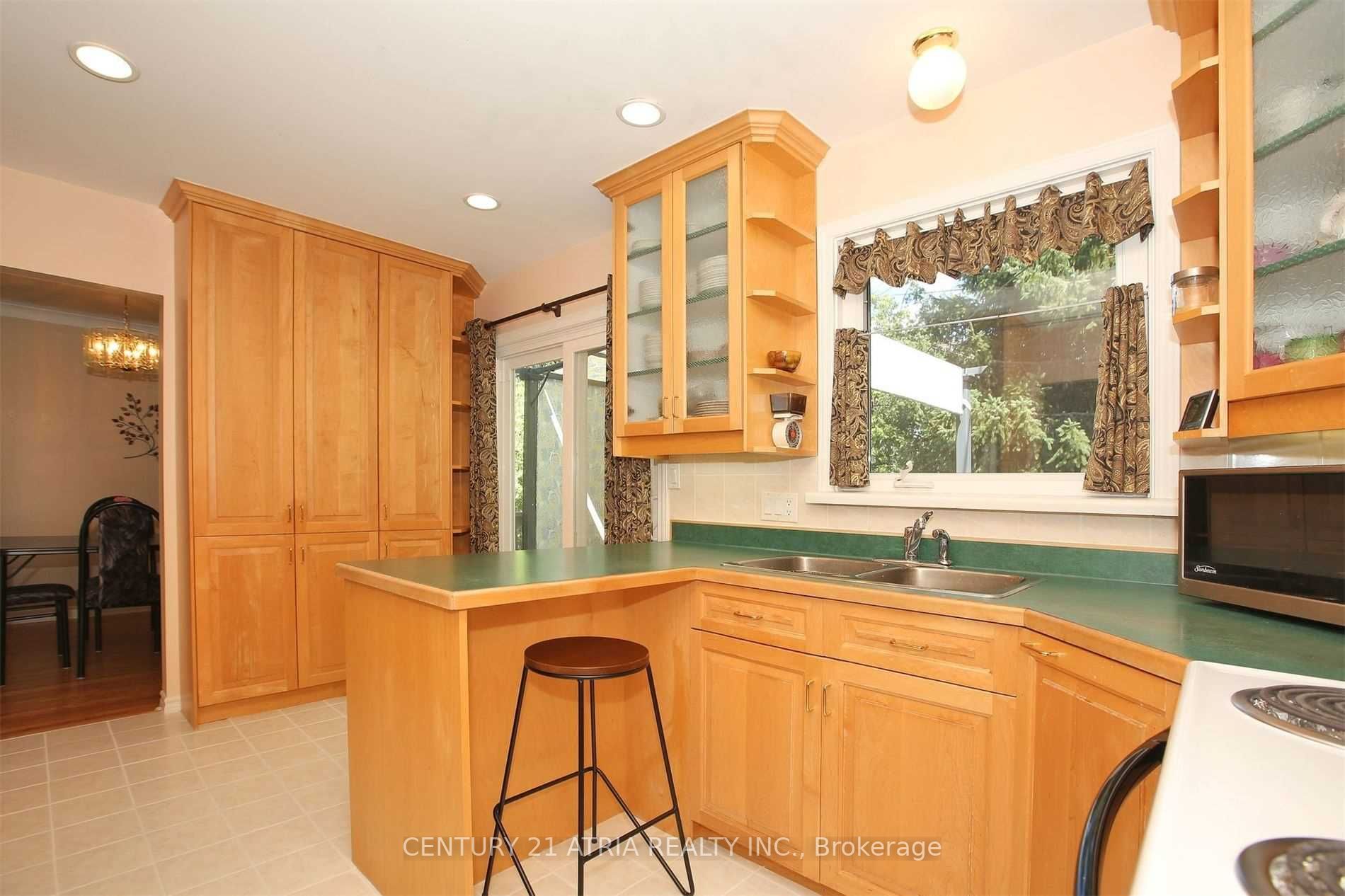 16 Brightbay Cres