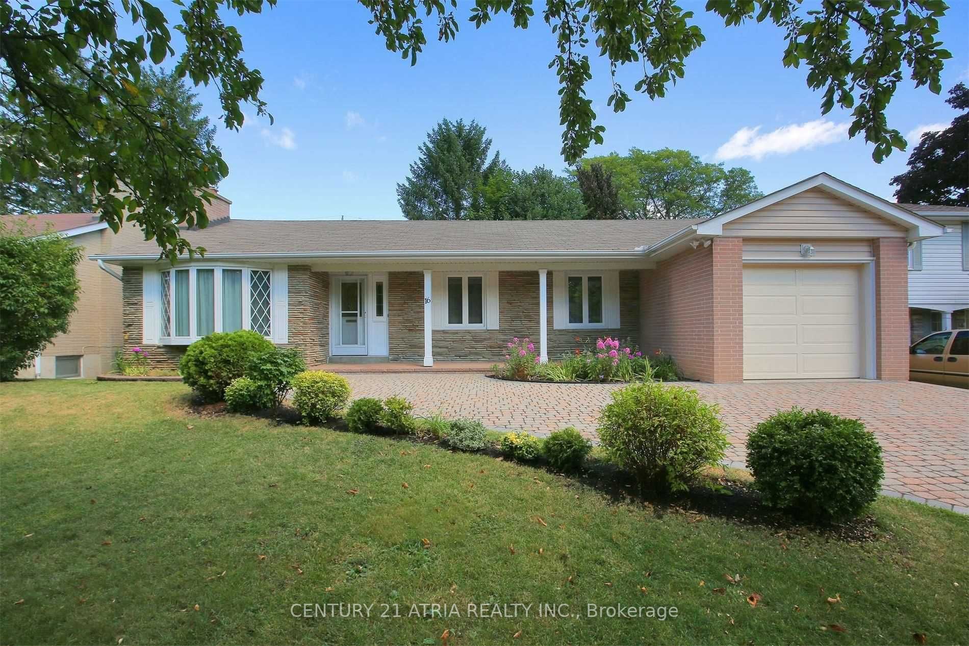 16 Brightbay Cres