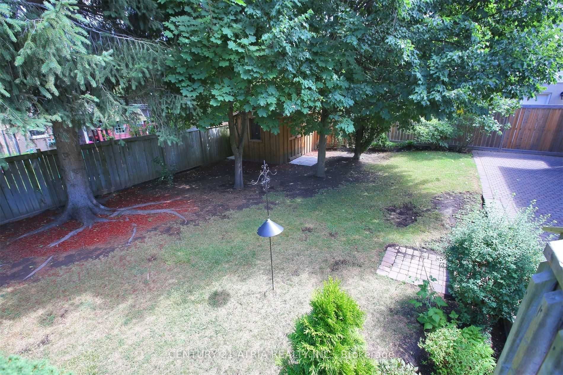 16 Brightbay Cres