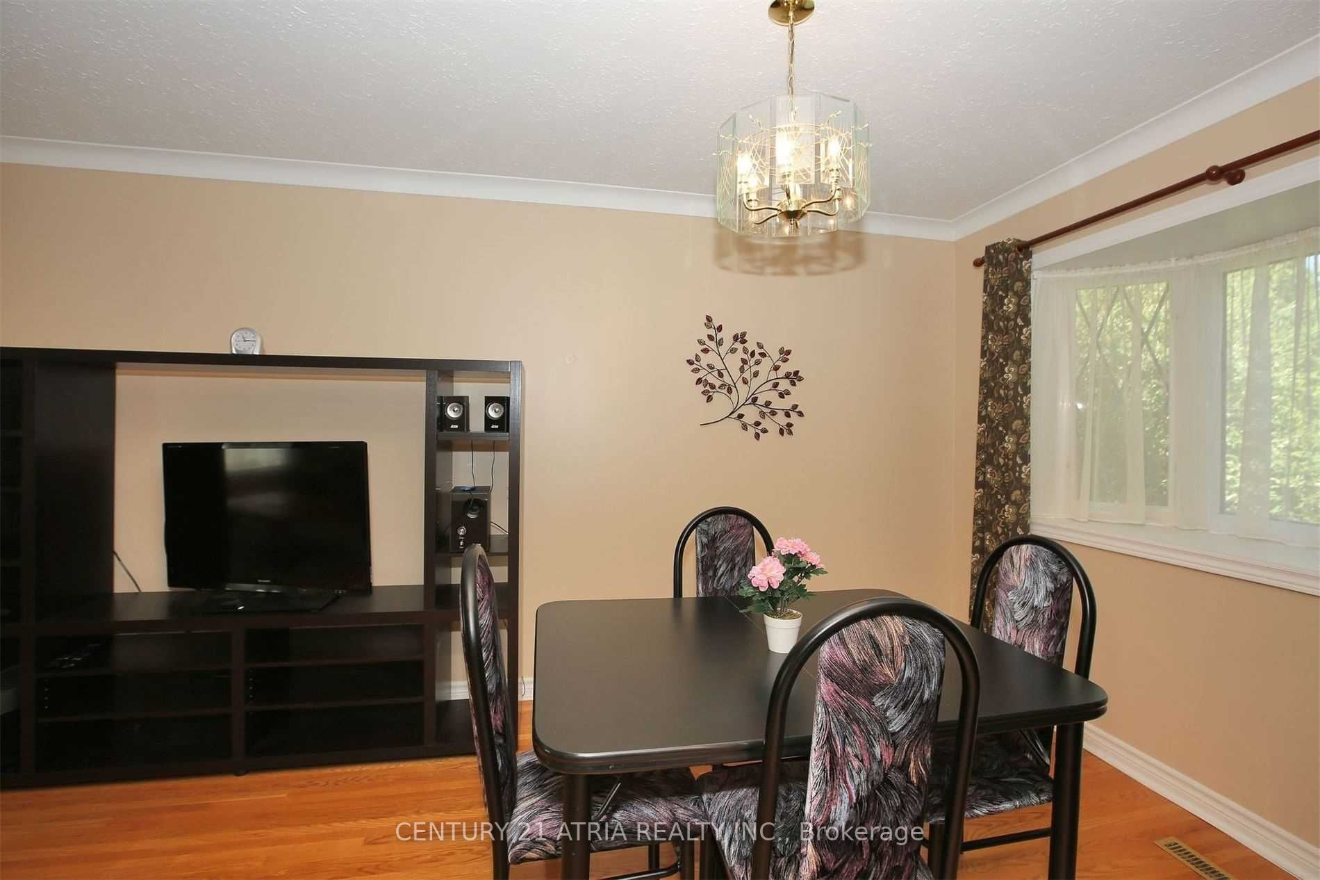 16 Brightbay Cres
