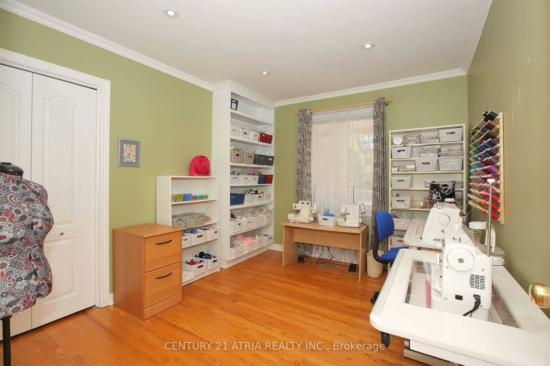 16 Brightbay Cres