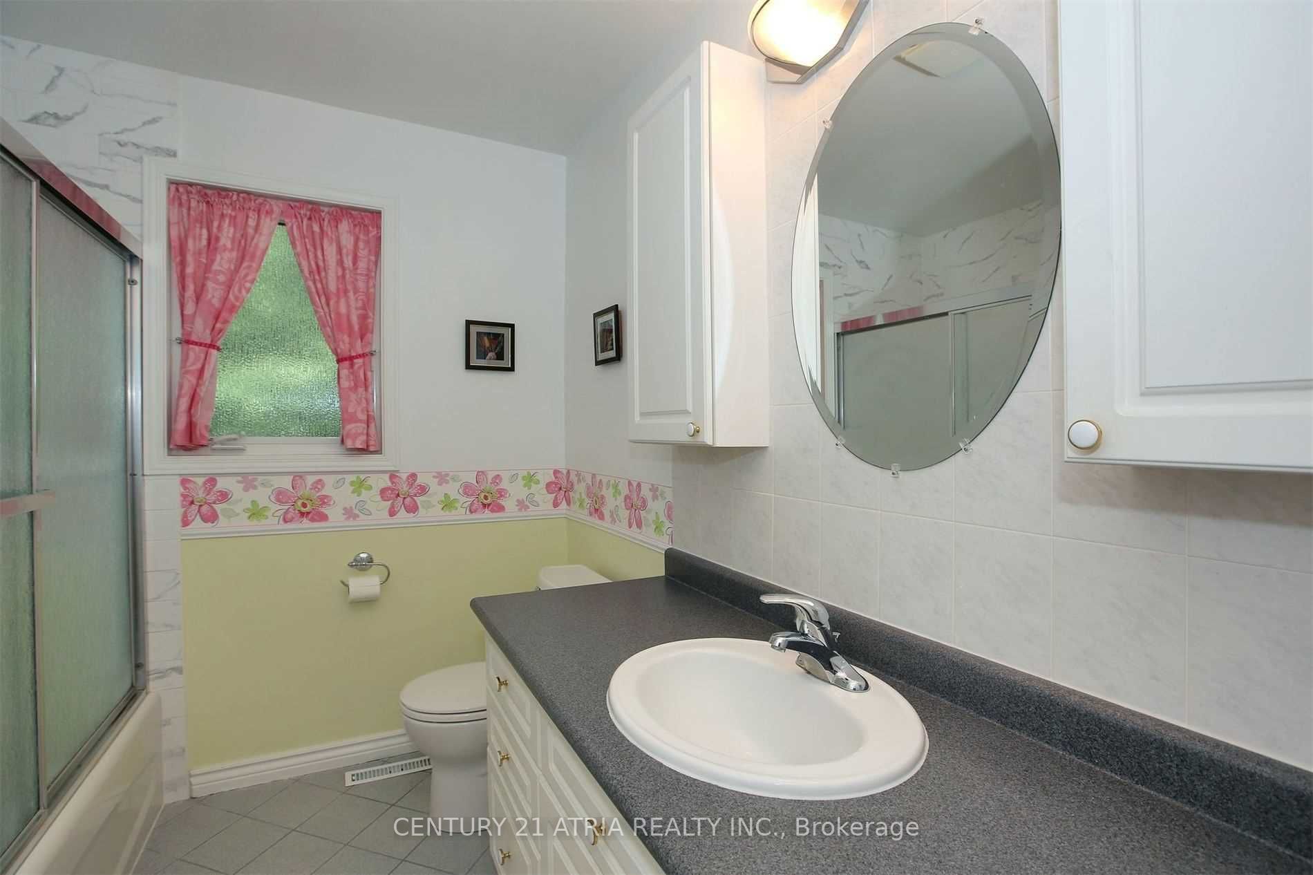 16 Brightbay Cres
