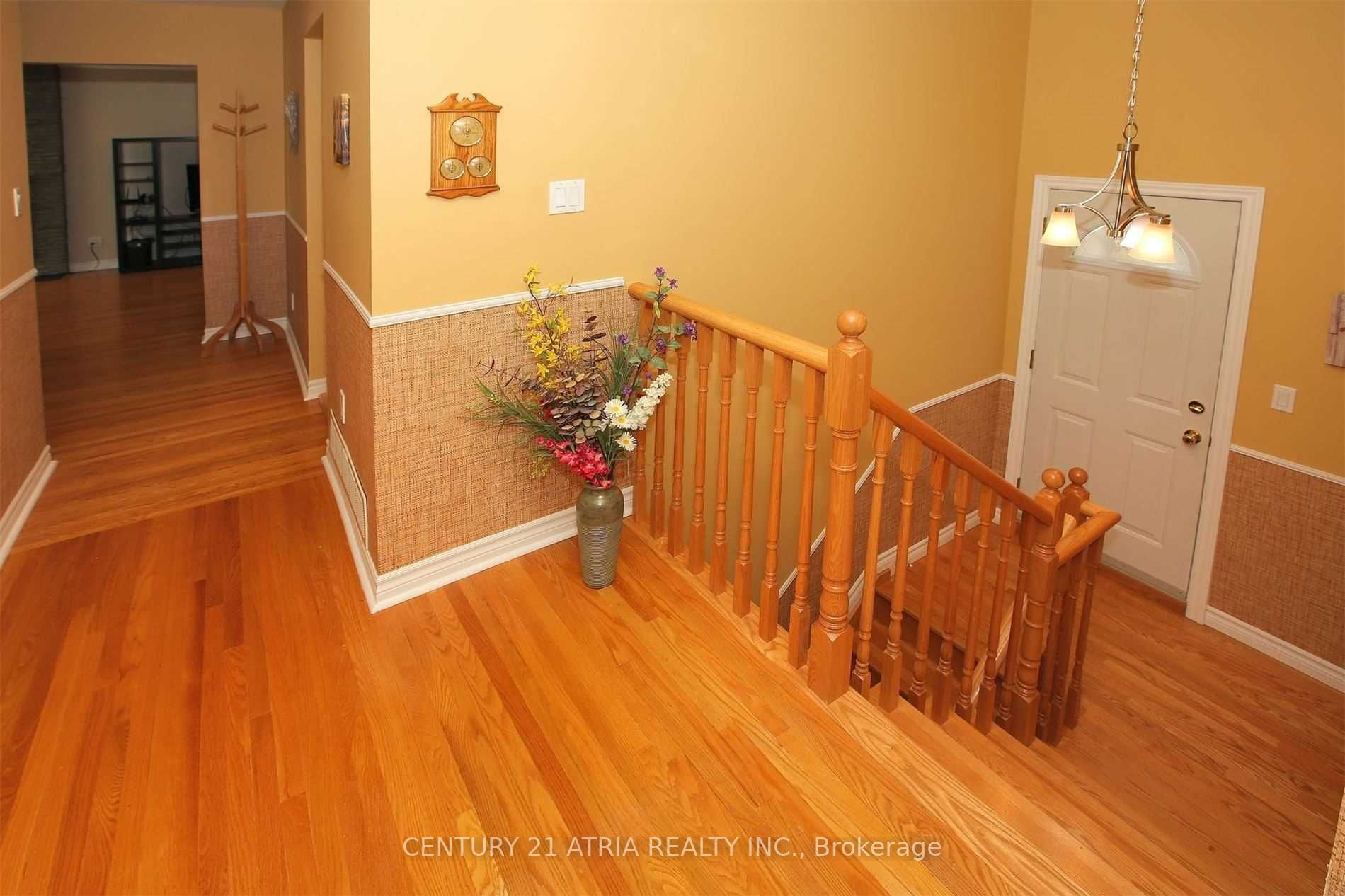 16 Brightbay Cres