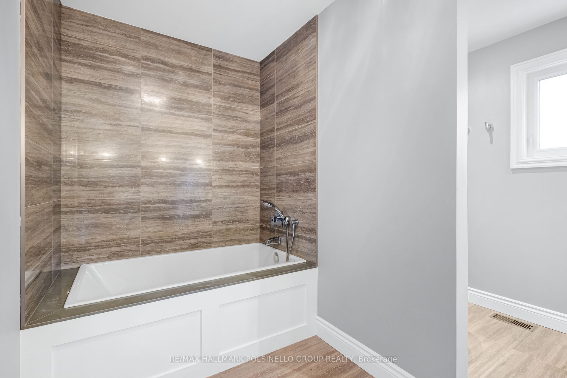 64 Aspen Cres