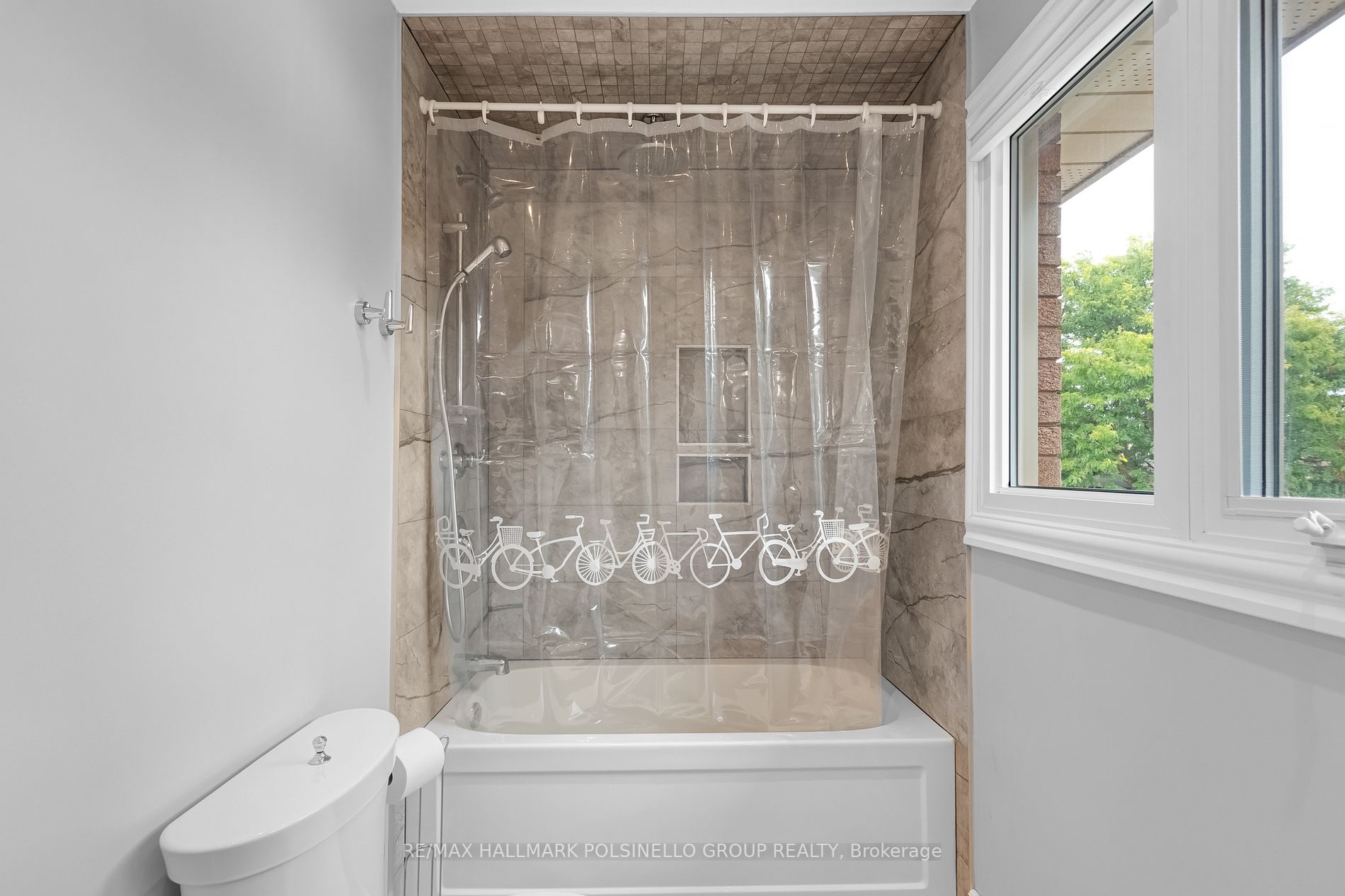 64 Aspen Cres
