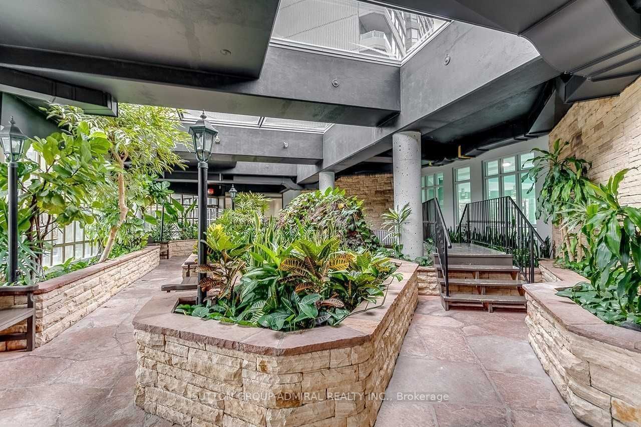 7 Townsgate Drive, #801