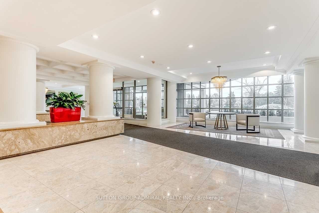 7 Townsgate Dr, #801