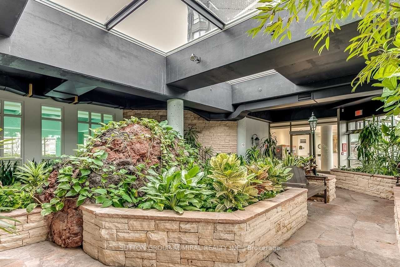 7 Townsgate Drive, #801