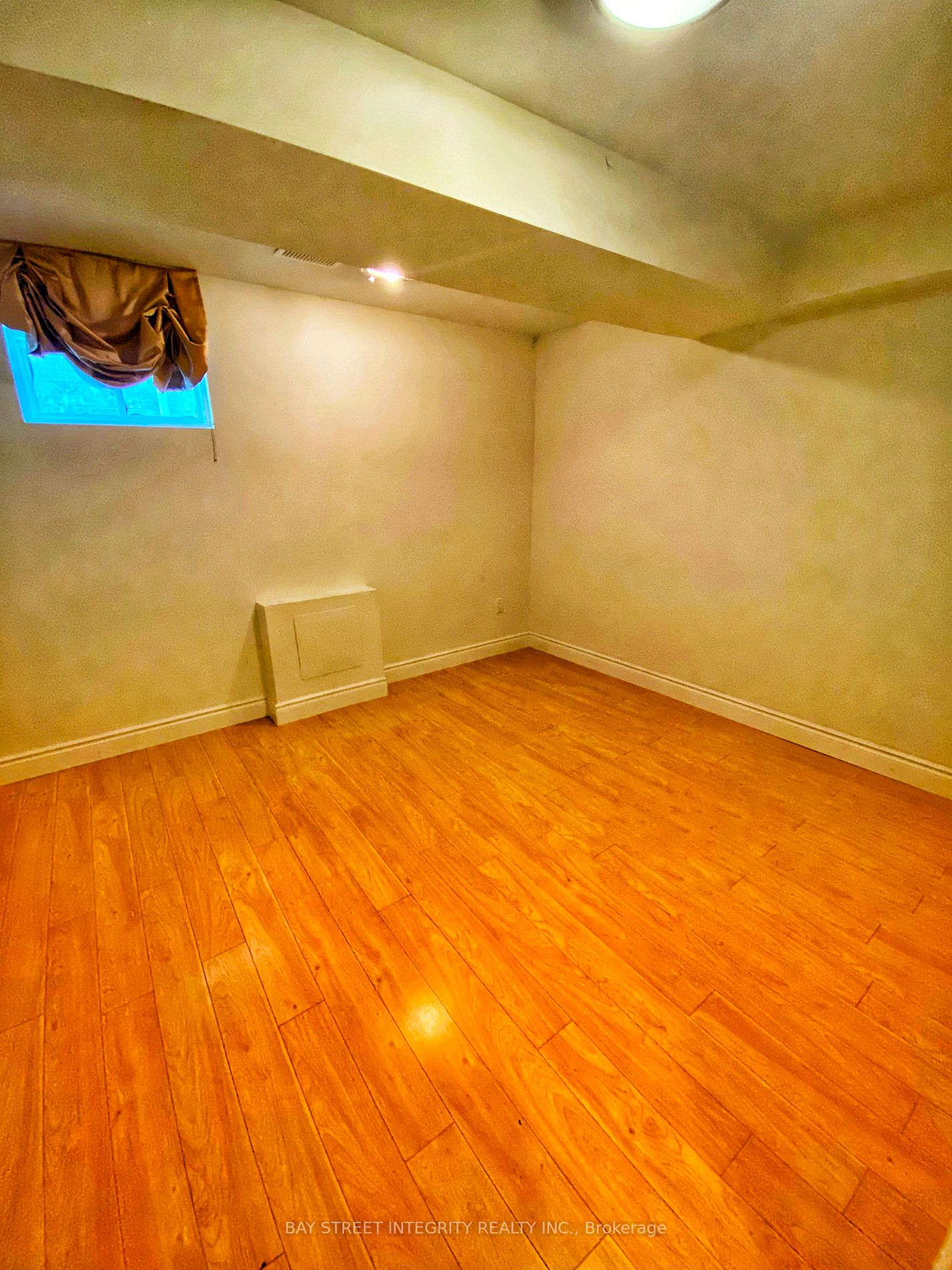 114 Red River Cres, #Lower