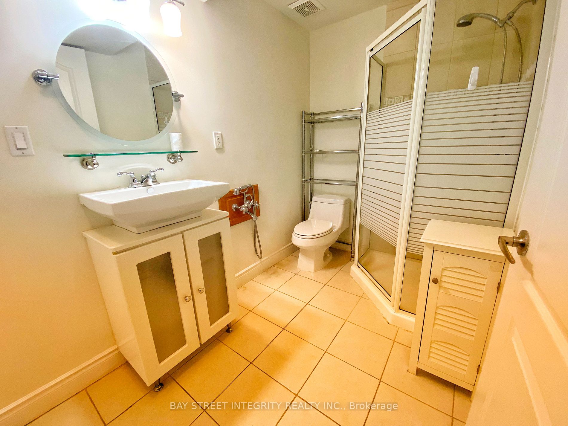 114 Red River Cres, #Lower