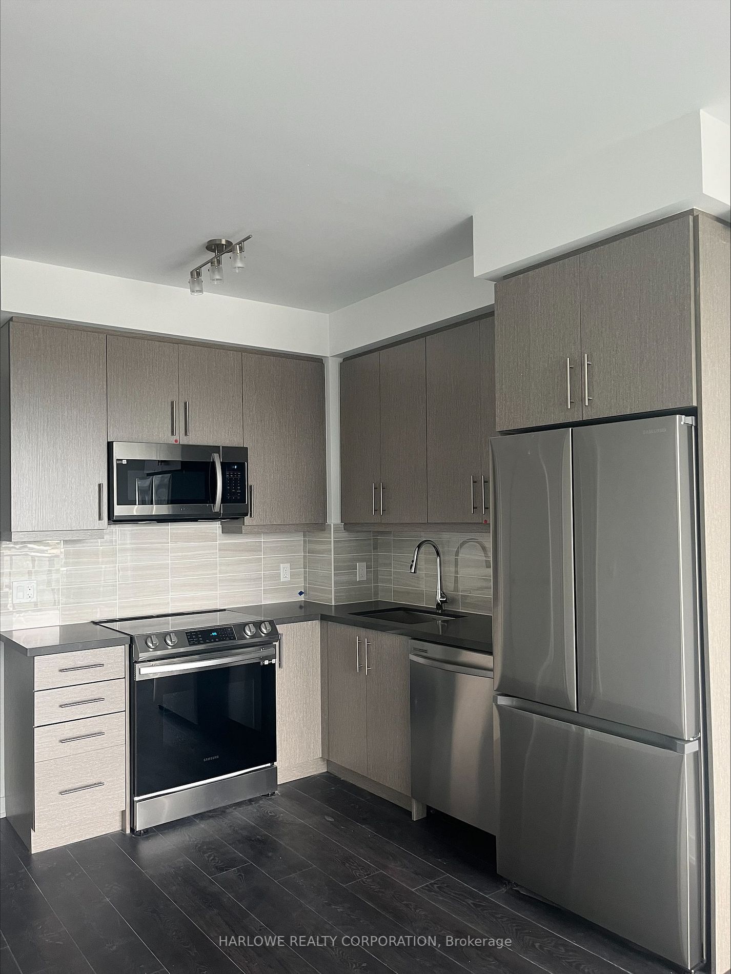 105 Oneida Cres, #1701