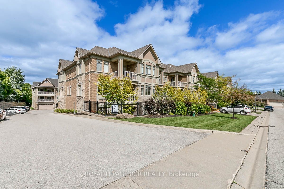 2 Briar Hill Hts, #205