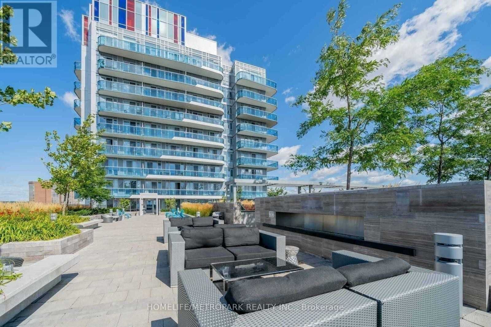 9471 Yonge St, #303