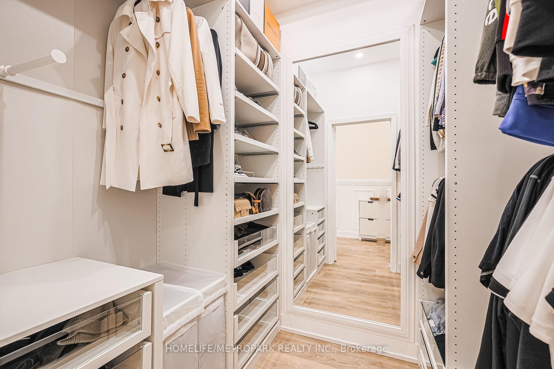 9471 Yonge St, #303