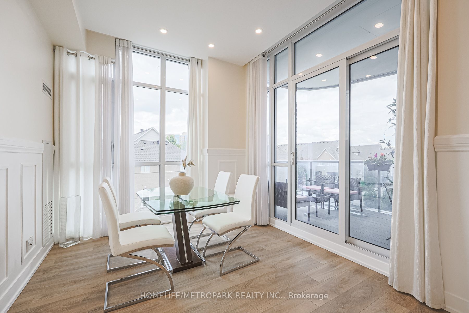 9471 Yonge St, #303