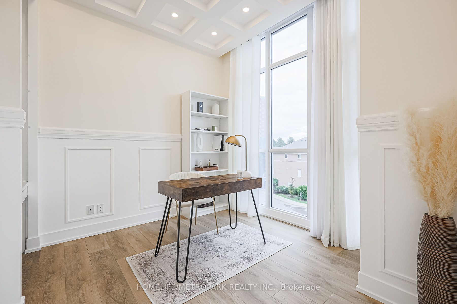 9471 Yonge St, #303