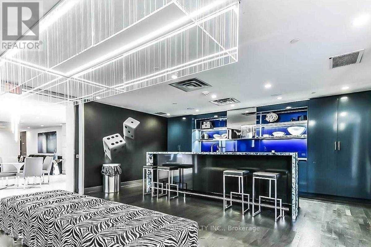 9471 Yonge St, #303