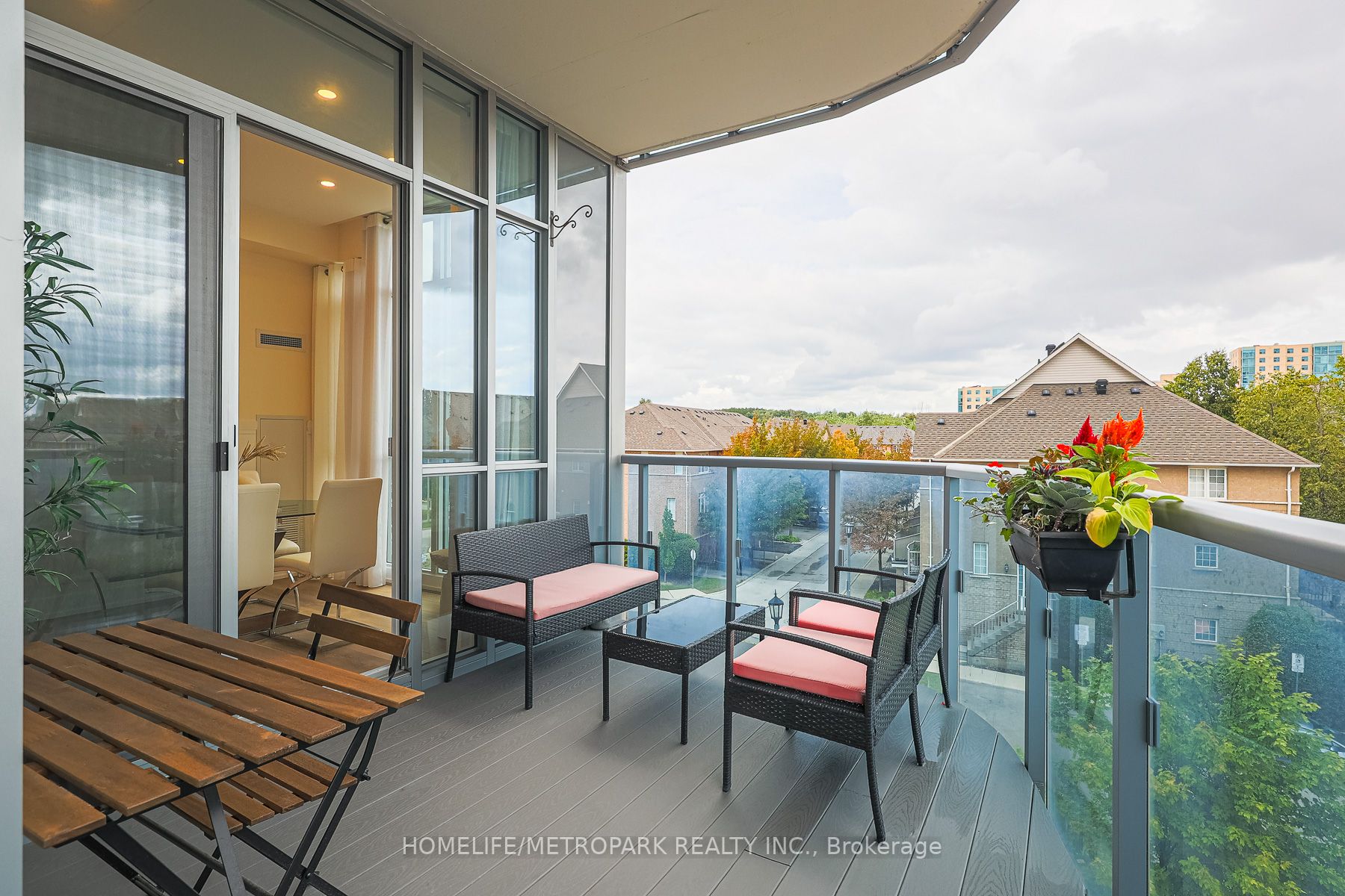 9471 Yonge St, #303