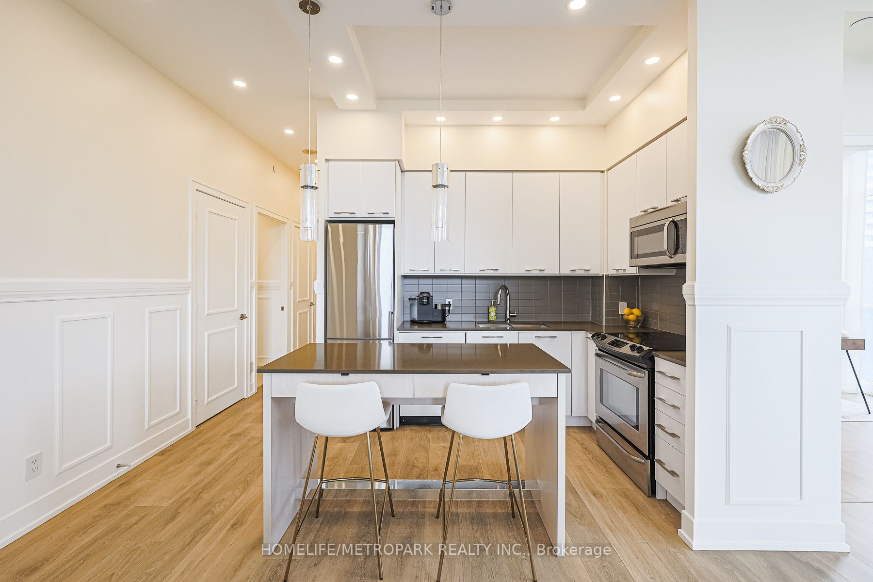 9471 Yonge St, #303