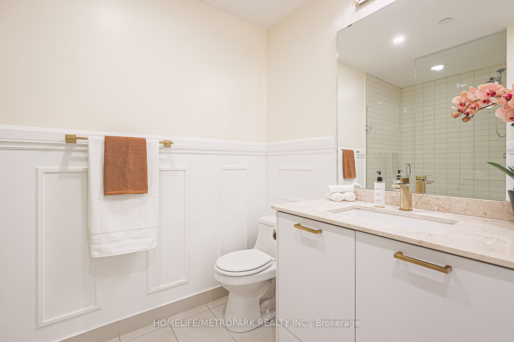 9471 Yonge St, #303