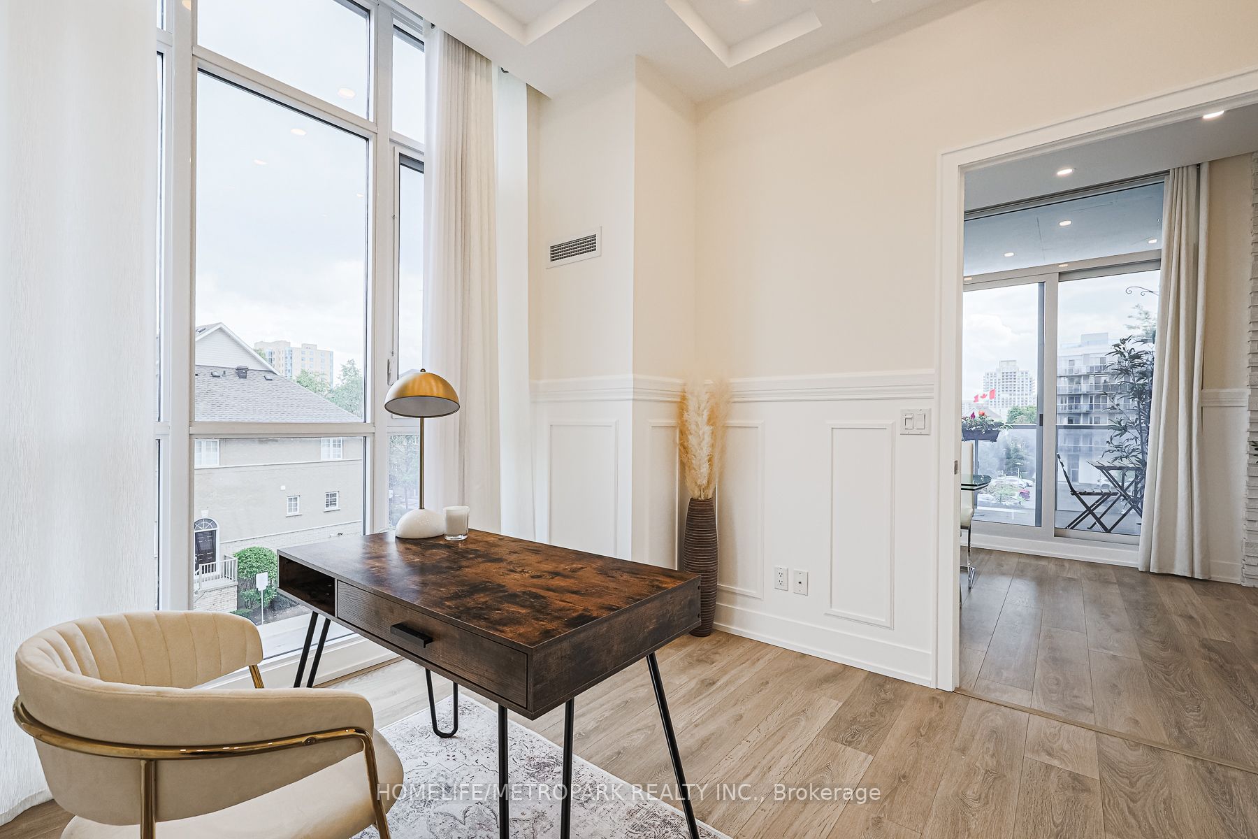 9471 Yonge St, #303