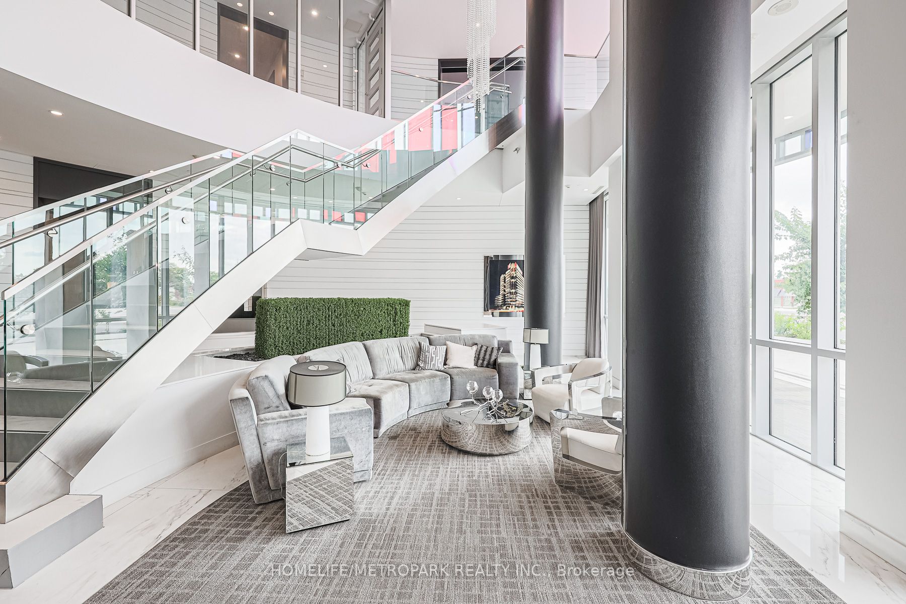9471 Yonge St, #303