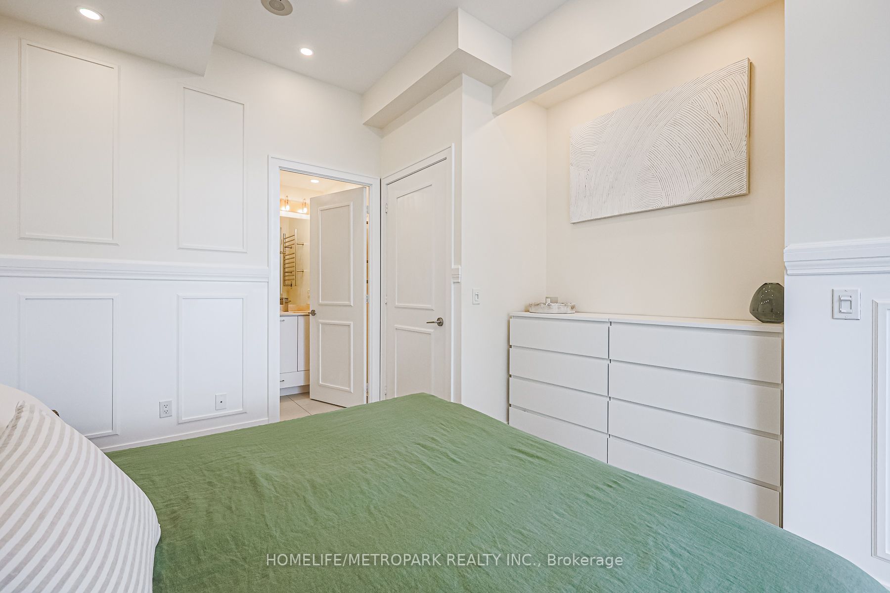 9471 Yonge St, #303