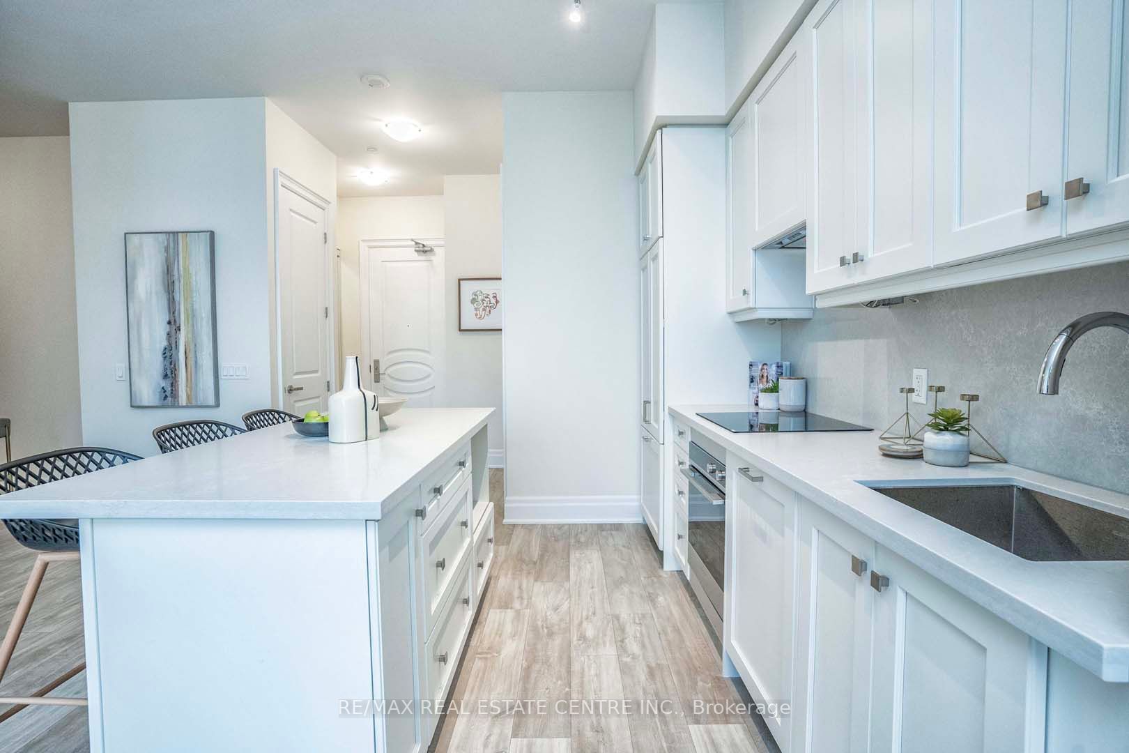 9075 Jane Street, #PH01