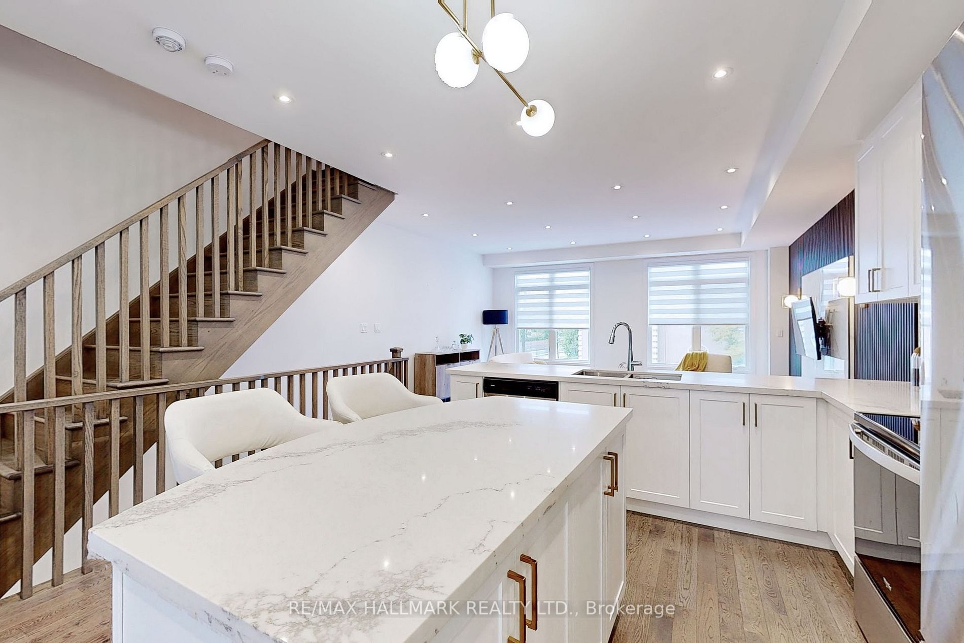 10 Moneypenny Place