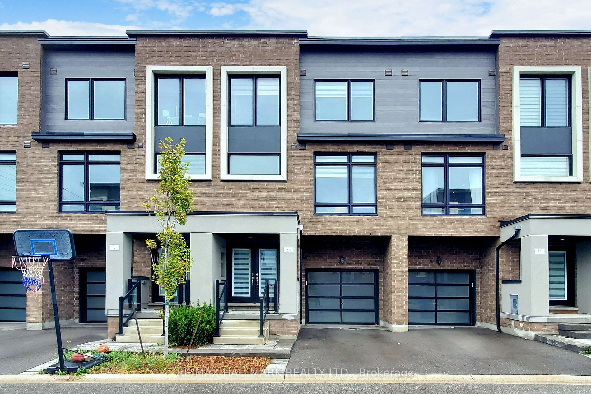 10 Moneypenny Place