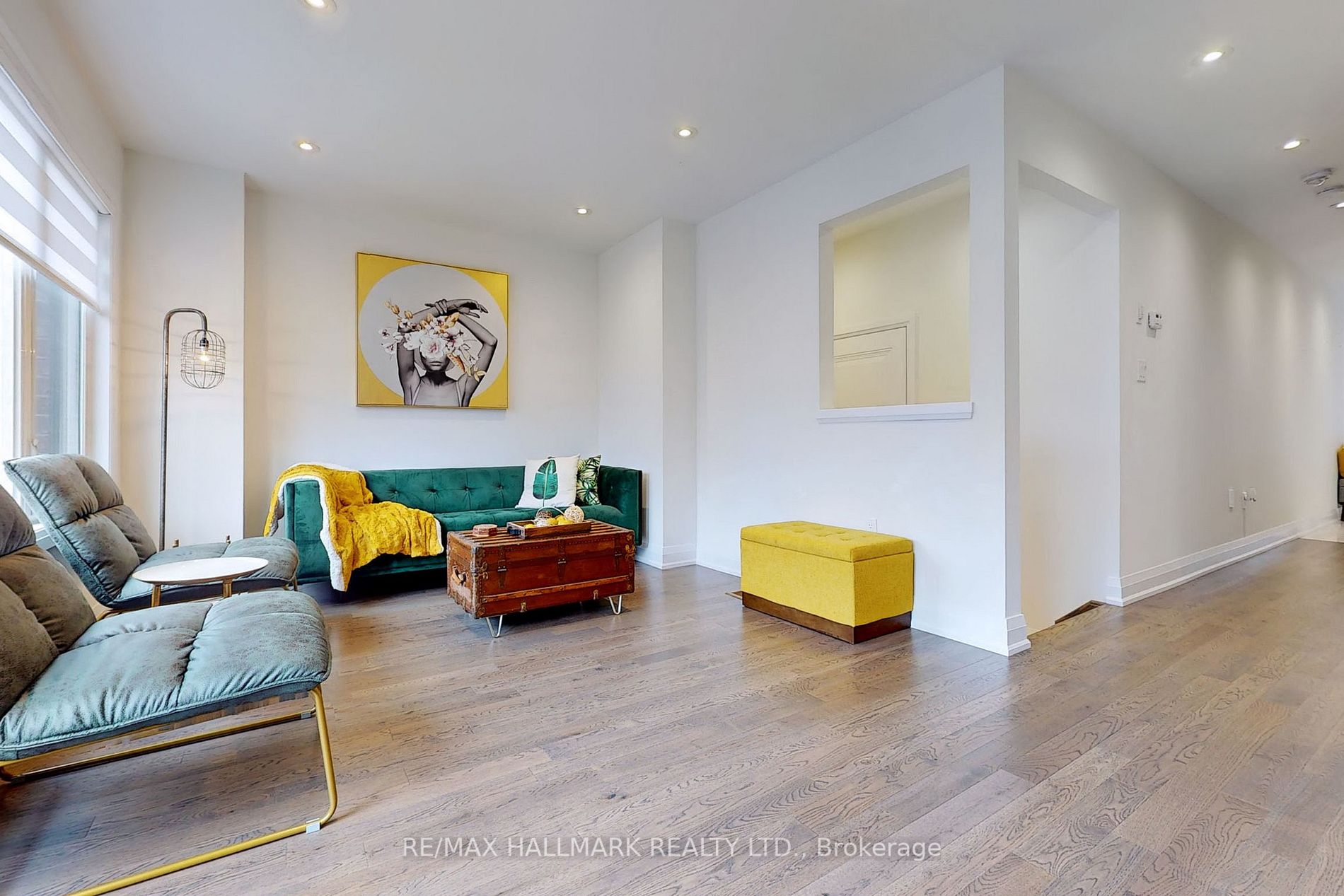 10 Moneypenny Place