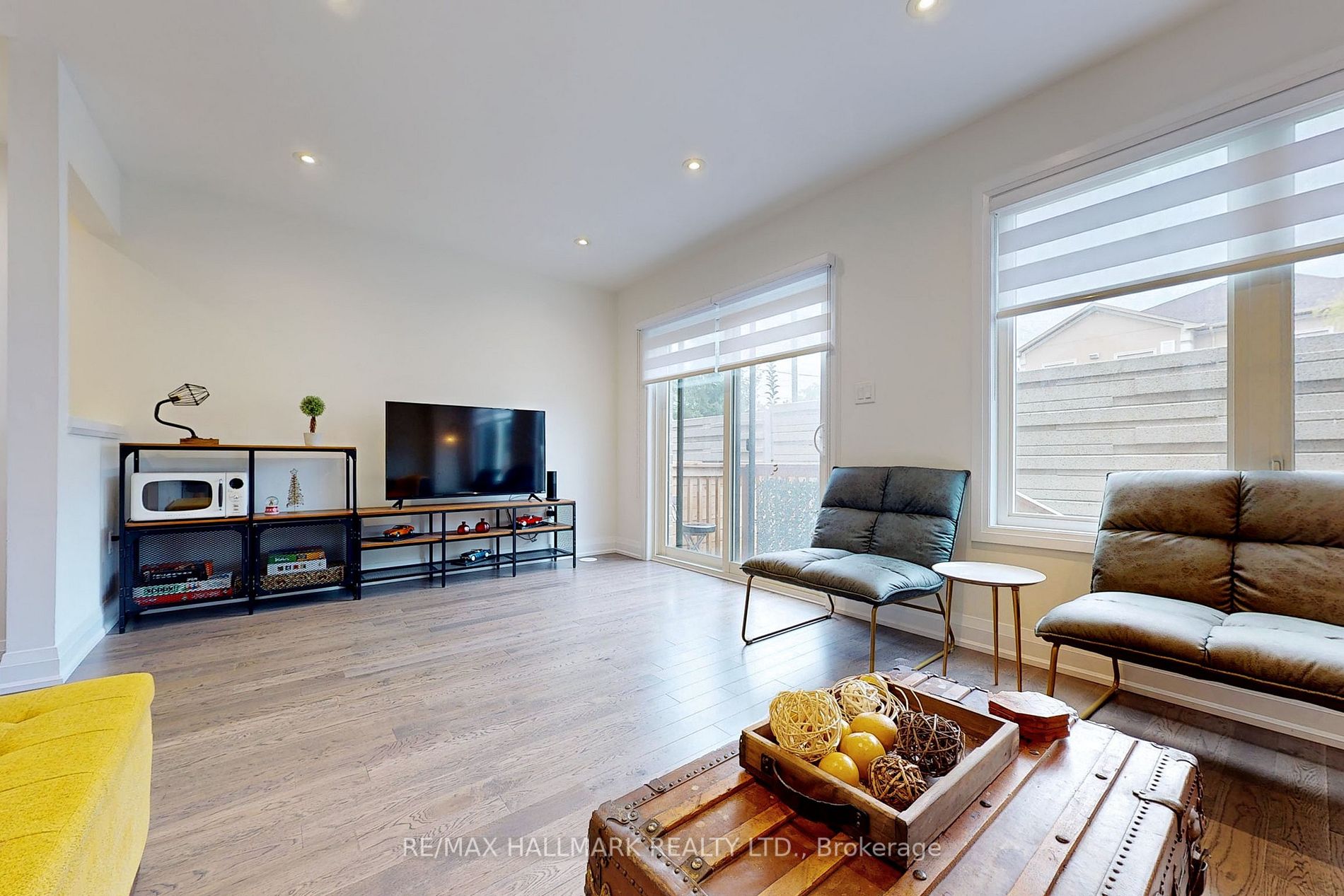 10 Moneypenny Place