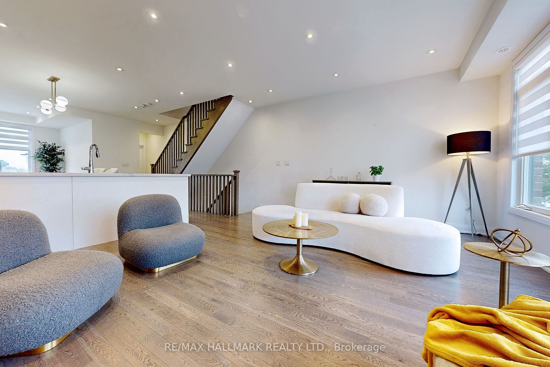 10 Moneypenny Place