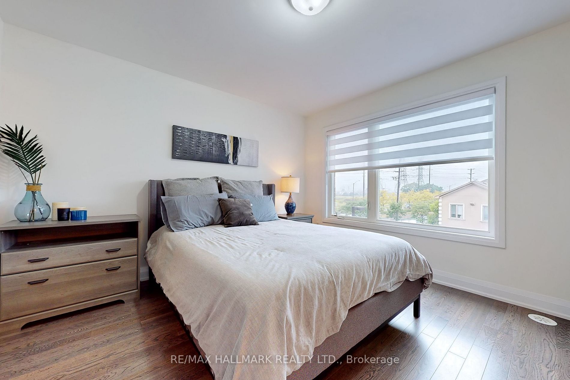 10 Moneypenny Place