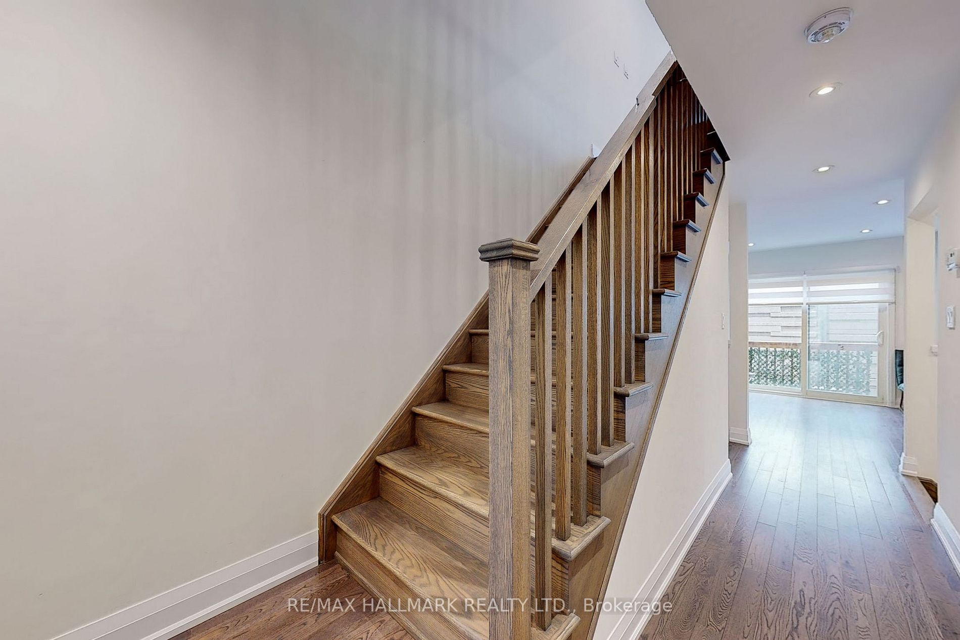 10 Moneypenny Place