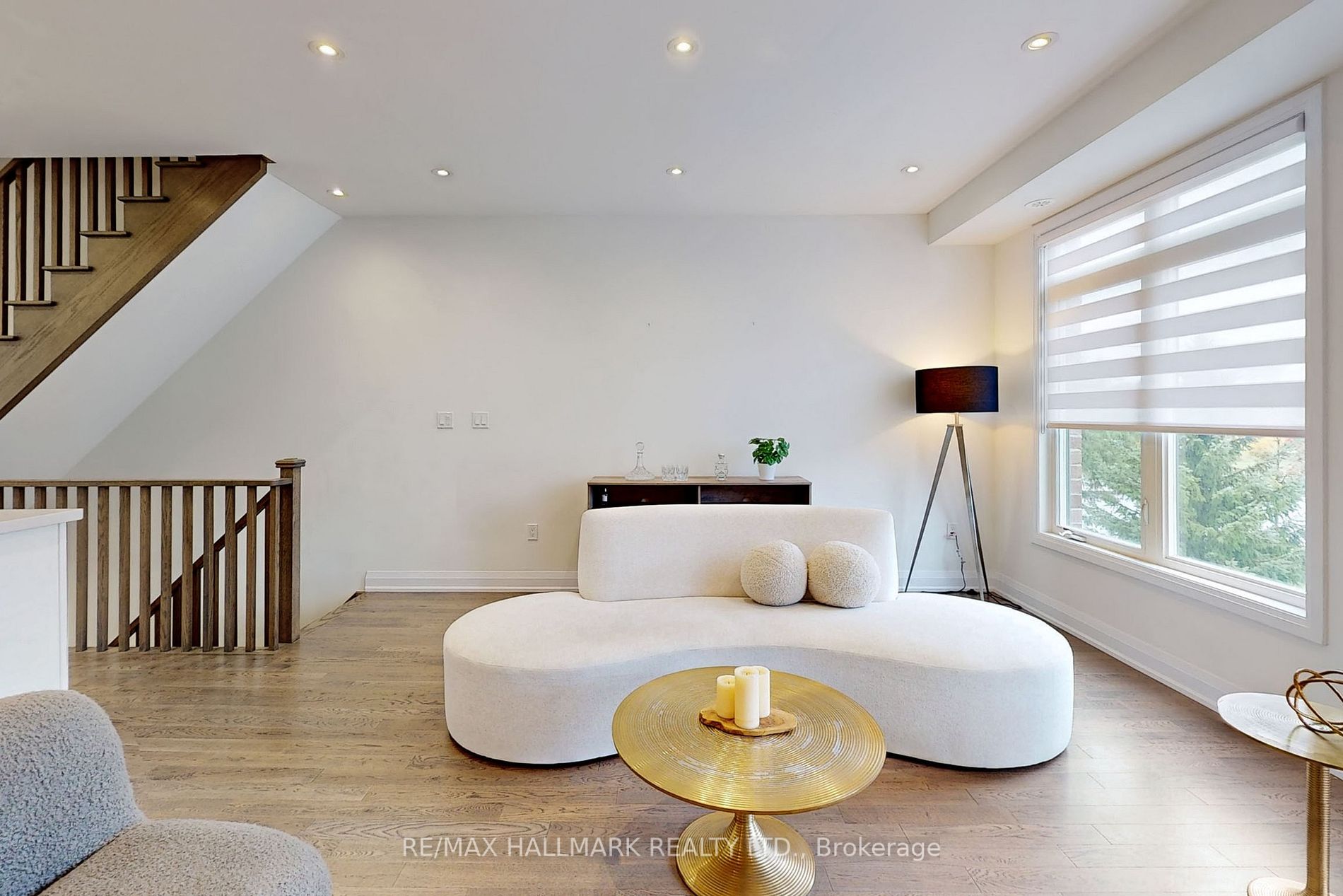 10 Moneypenny Place