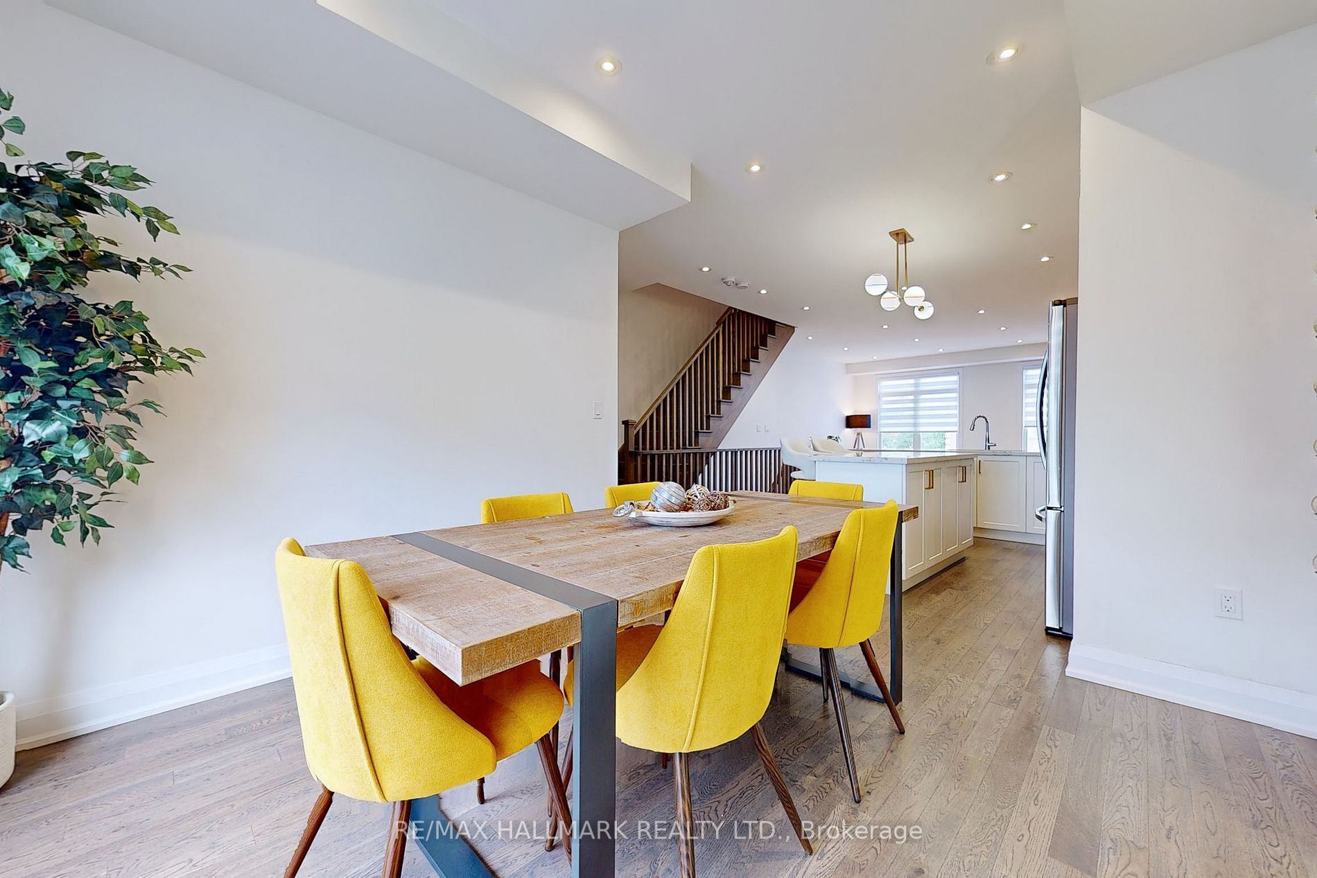 10 Moneypenny Place