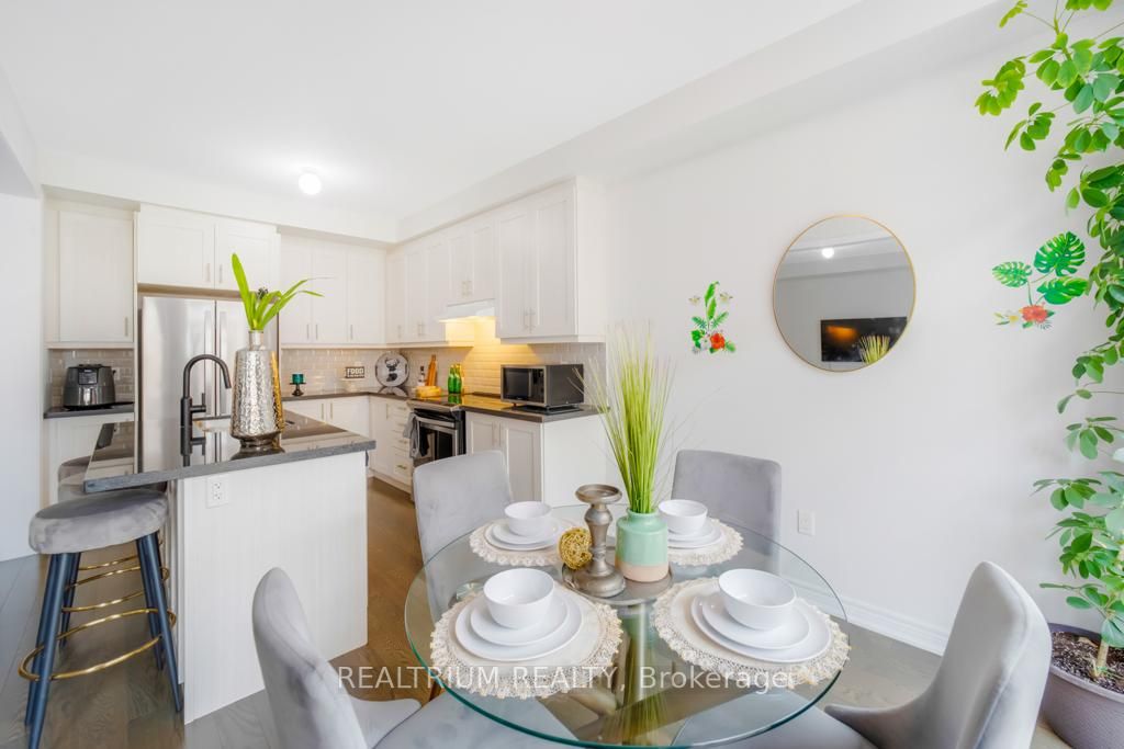 64 Falconridge Terr