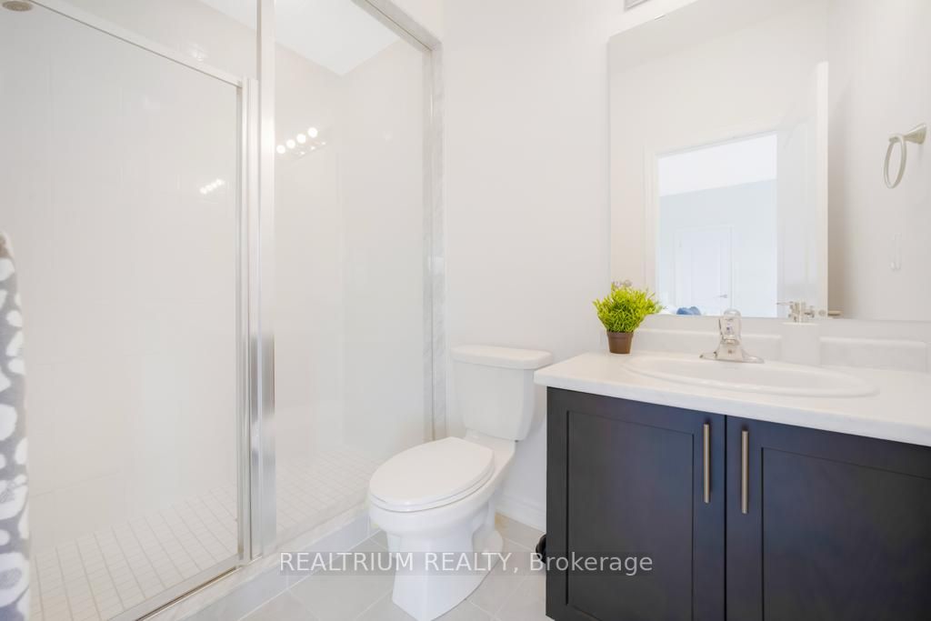 64 Falconridge Terr