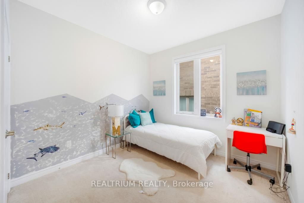 64 Falconridge Terr