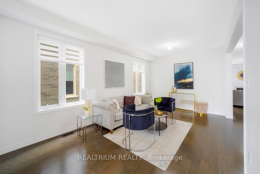 64 Falconridge Terr