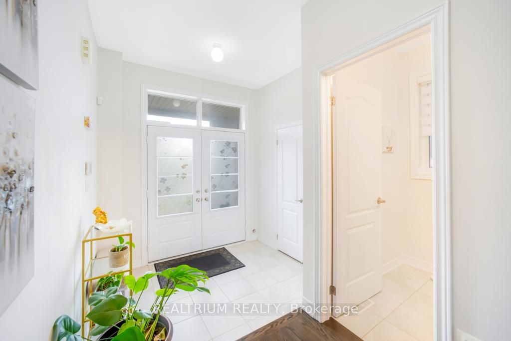 64 Falconridge Terr