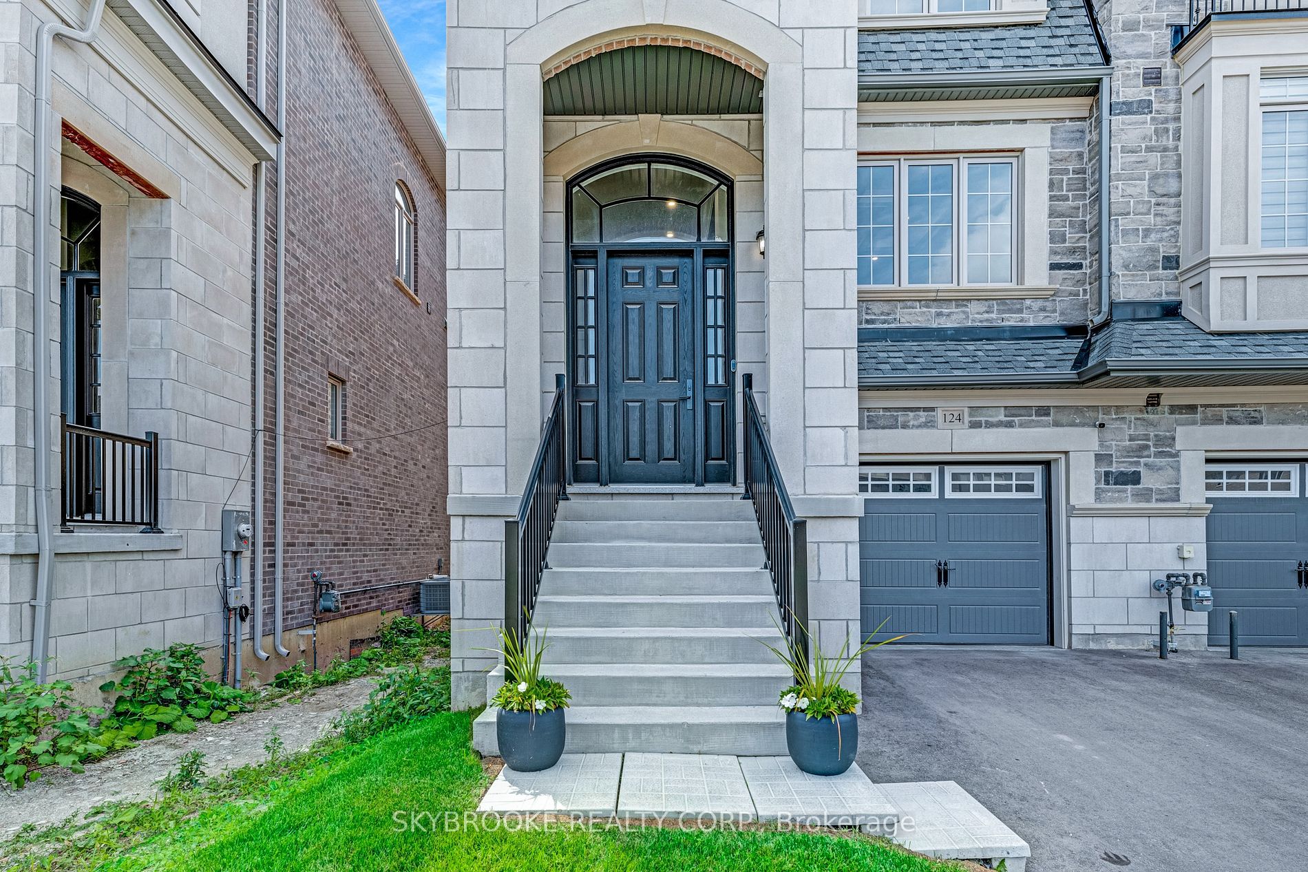 124 Stokes Dr