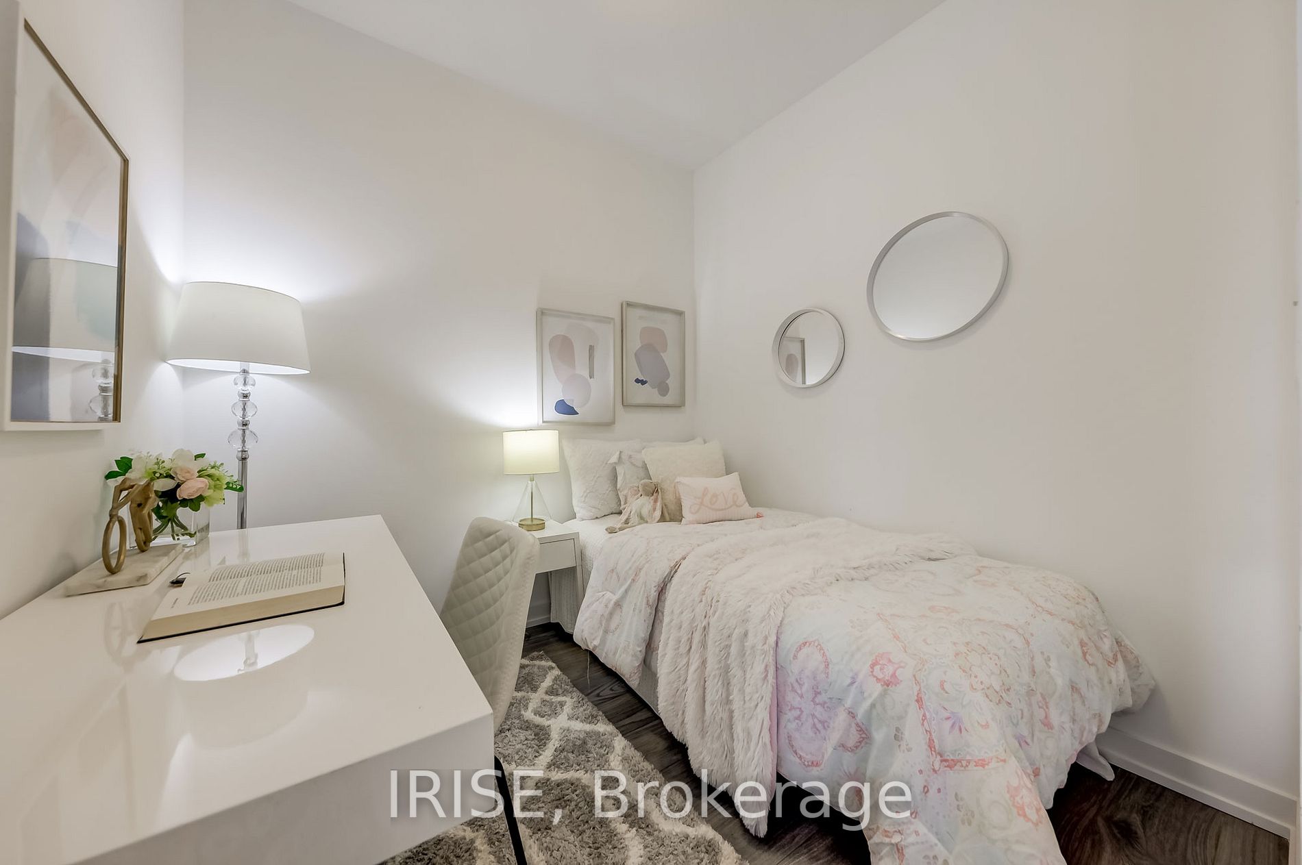 75 Oneida Cres, #305