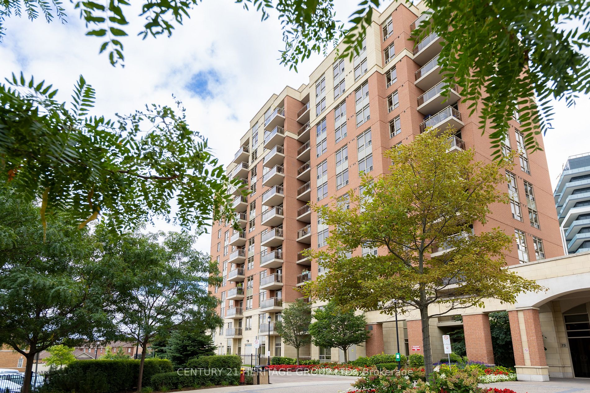 73 King William Cres, #309
