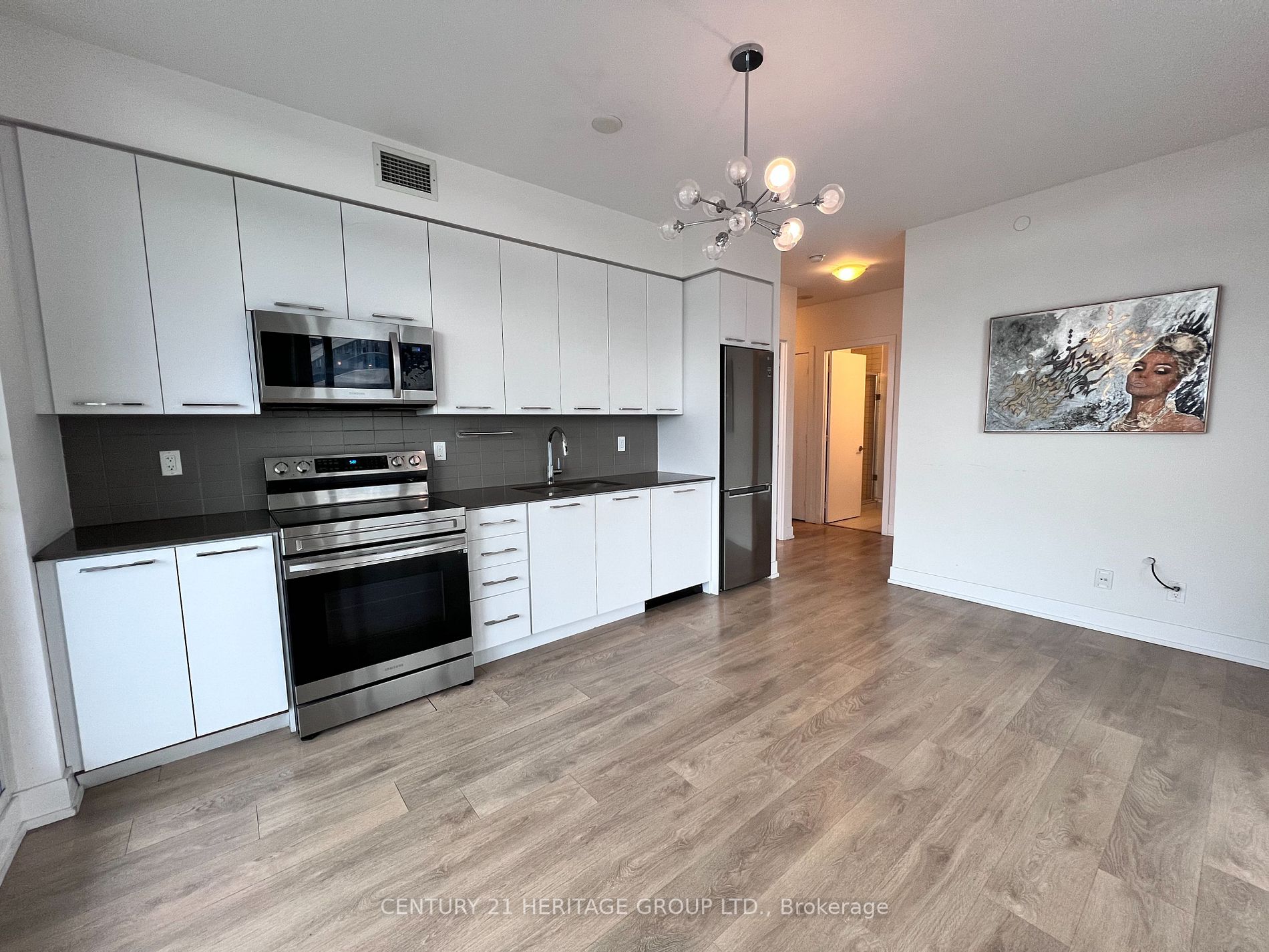 9471 Yonge St, #630