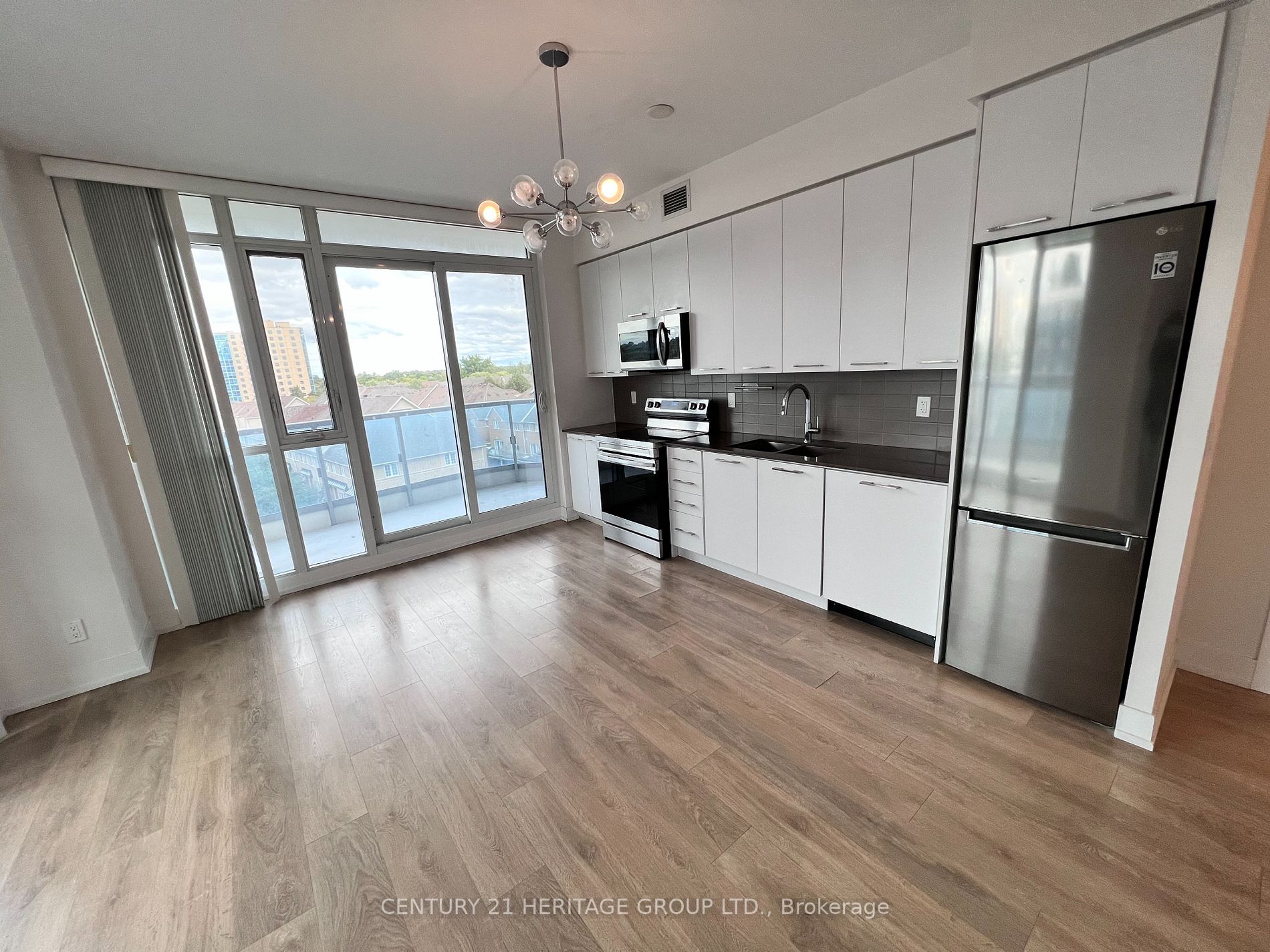 9471 Yonge St, #630