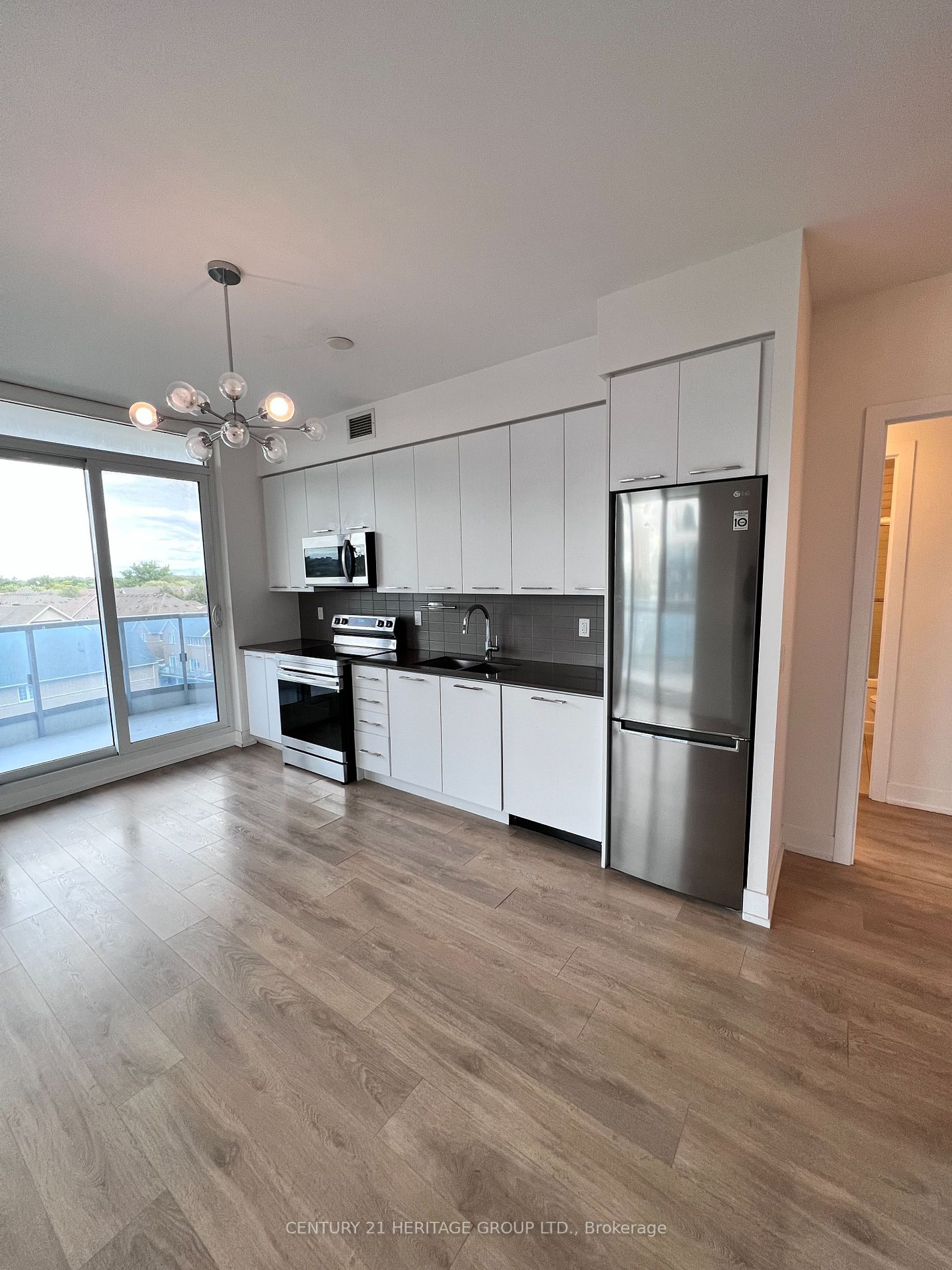 9471 Yonge St, #630